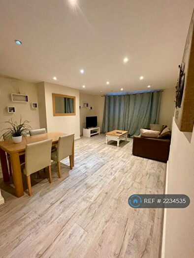 1 Bedroom Flat To Rent In Beckhampton Street, Swindon, SN1