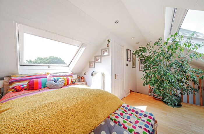 3 Bedroom End Of Terrace House For Sale In Hadley Road, Mitcham, Surrey, CR4