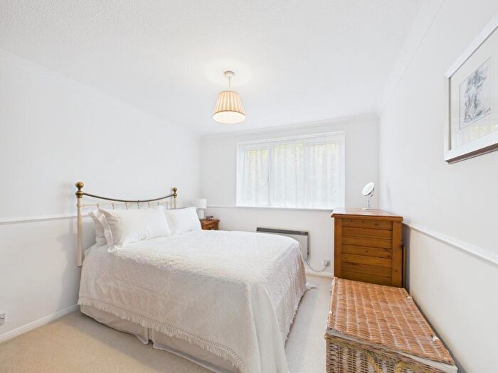 1 Bedroom Apartment For Sale In Knaves Hollow, Wooburn Moor, High Wycombe, Buckinghamshire, HP10