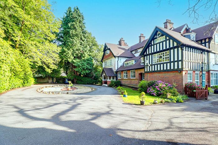 1 Bedroom Apartment To Rent In Hindhead Character Property With High Ceilings, GU26