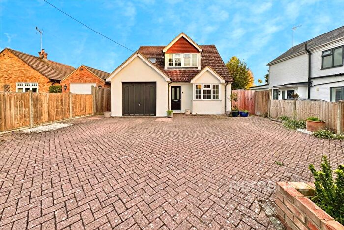 3 Bedroom Detached House For Sale In Albion Road, Sandhurst, Berkshire, GU47