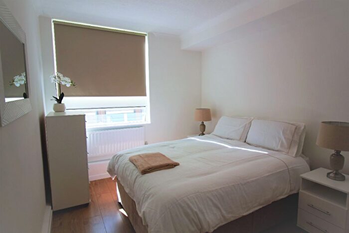 2 Bedroom Flat To Rent In Harrowby Street, Marylebone, London, W1H