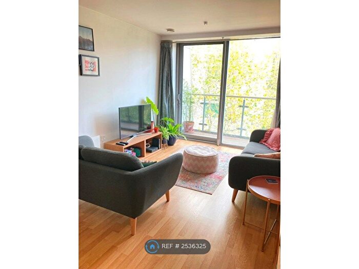 2 Bedroom Flat To Rent In Whitehall Quay, Leeds, LS1