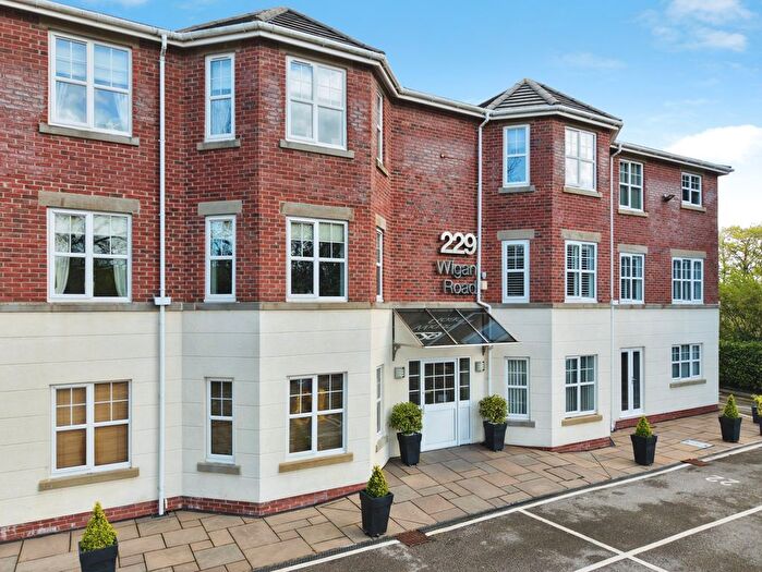 2 Bedroom Flat For Sale In Wigan Road, Wigan, WN1