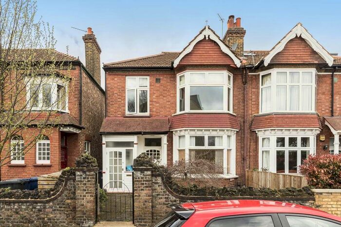 3 Bedroom Flat To Rent In Kerrison Road, London, W5