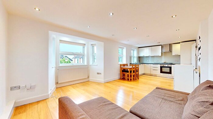 2 Bedroom Flat To Rent In Vivian Avenue, London, NW4