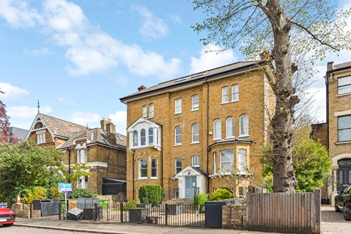 2 Bedroom Flat To Rent In Underhill Road, London, SE22