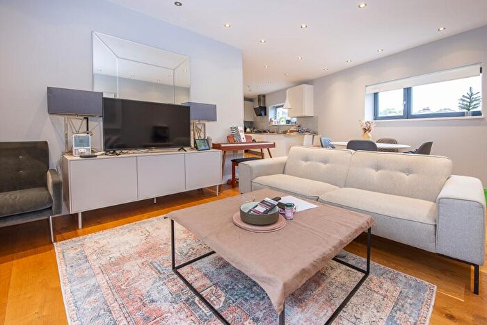 2 Bedroom Apartment To Rent In Bridge End Close Kingston Upon Thames, KT2