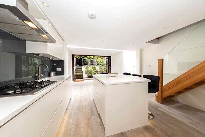 4 Bedroom House To Rent In Mornington Crescent, Camden, NW1