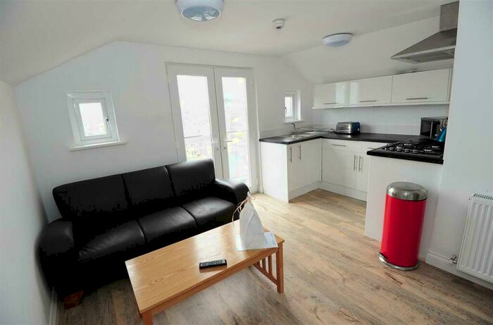 2 Bedroom Apartment To Rent In Houndiscombe Road, Plymouth, PL4