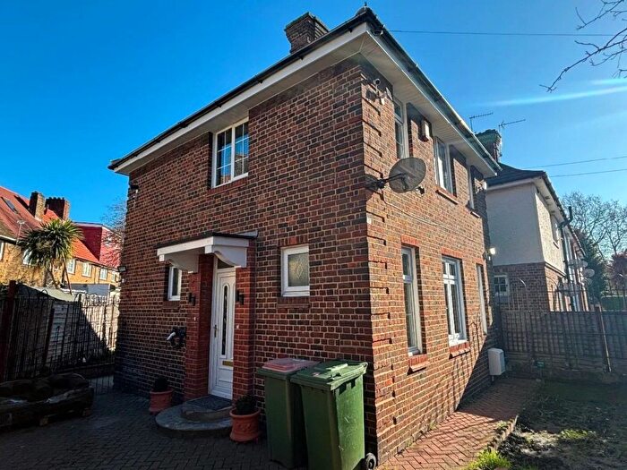 3 Bedroom Detached House To Rent In Plaistow, London, E13