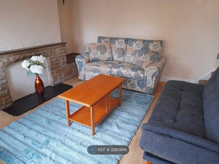 1 Bedroom Terraced House To Rent In Ingram Crescent, Leeds, LS11