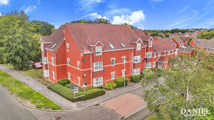 2 Bedroom Flat For Sale In Northampton Grove, Landon Hills, SS16