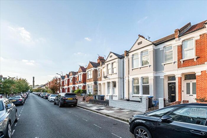 4 Bedroom House For Sale In Ivy Road, London, NW2