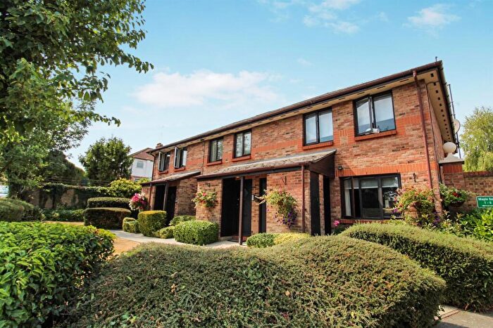 1 Bedroom Apartment For Sale In Maple Gate, Loughton, IG10