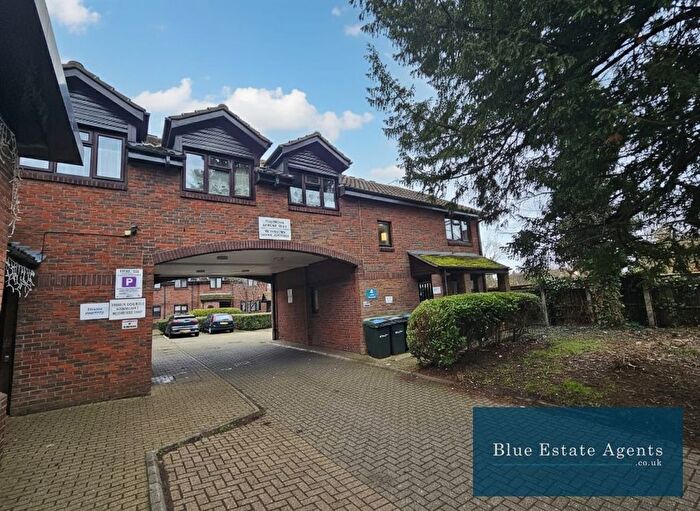 1 Bedroom Flat For Sale In Vicarage Farm Road, Hounslow, TW5