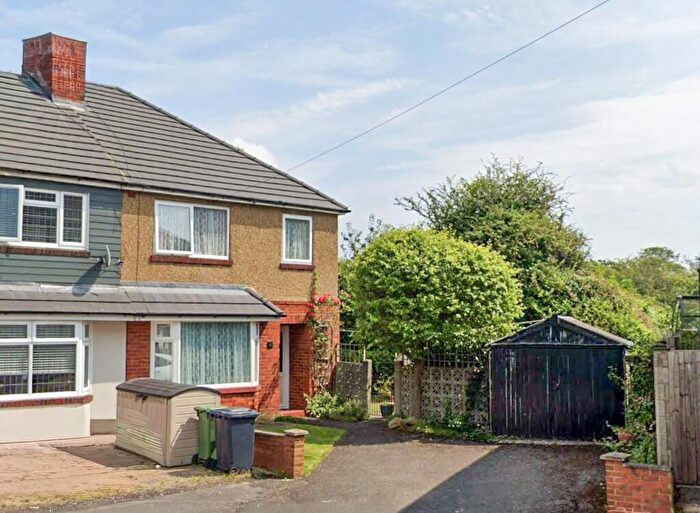 3 Bedroom Semi Detached House For Sale In Rushdene Road, Brentwood, Essex, CM15