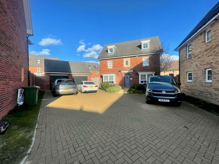 5 Bedroom House To Rent In Lucius Lane, Fairfields, Milton Keynes, MK11