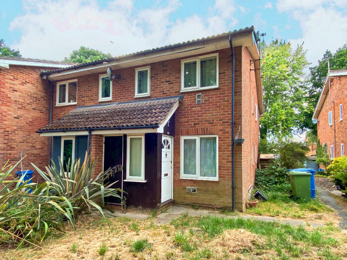 1 Bedroom End Of Terrace House To Rent In Chiltern Avenue, Farnborough, GU14