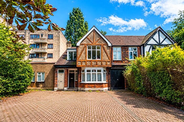 4 Bedroom Flat To Rent In Green Lanes, London, N4