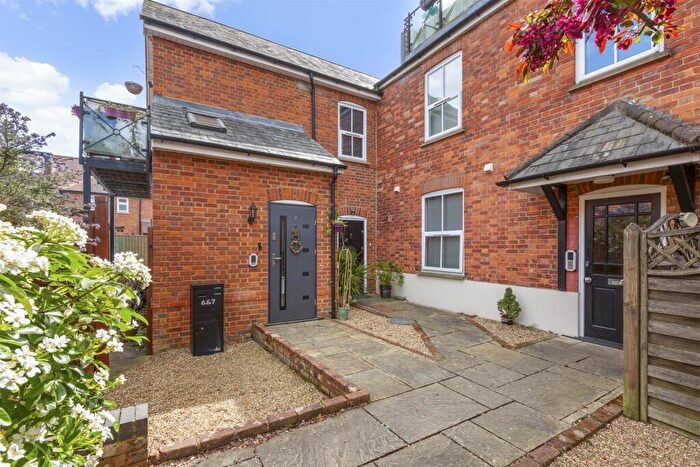 1 Bedroom Apartment For Sale In St. Dunstans Court, High Wycombe (walk Of Station), HP13