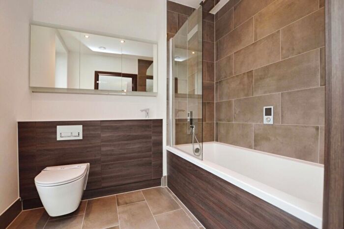 2 Bedroom Flat To Rent In Batik Road Lower Sydenham, SE26