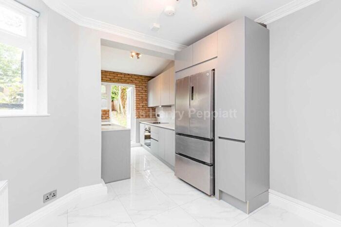 4 Bedroom House To Rent In Hutton Grove, Woodside Park, N12