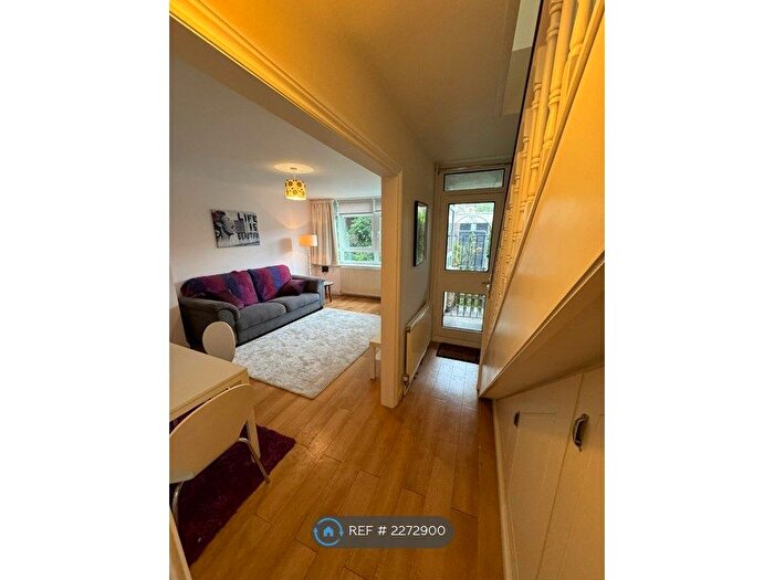 3 Bedroom Maisonette To Rent In Waterman Street, London, SW15