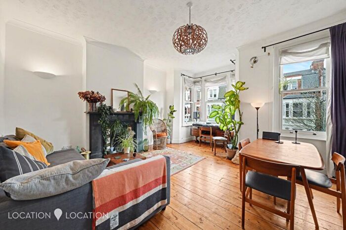 3 Bedroom Flat For Sale In Carysfort Road, London, N16