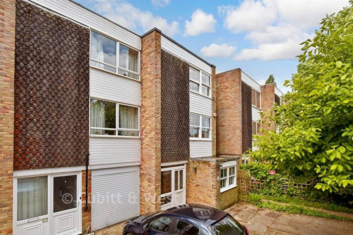 4 Bedroom Town House For Sale In Parkfield, North Parade, Horsham, West Sussex, RH12