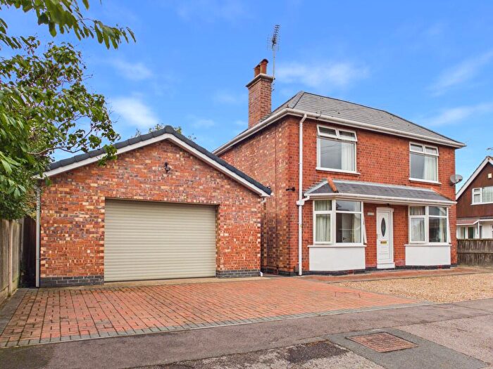 3 Bedroom Detached House For Sale In Doveridge Avenue, Carlton, Nottingham, NG4