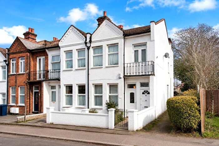 2 Bedroom Maisonette For Sale In Welbeck Road, Barnet, EN4