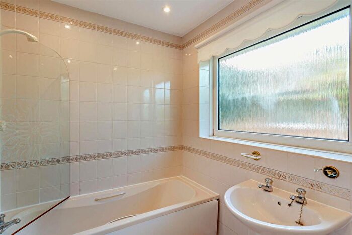 2 Bedroom Detached Bungalow For Sale In Templegate Close, Leeds, LS15