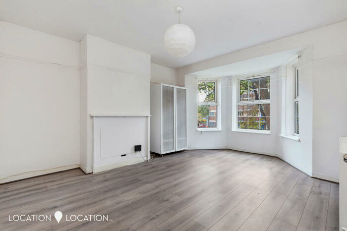 3 Bedroom Flat To Rent In Millington House, N16