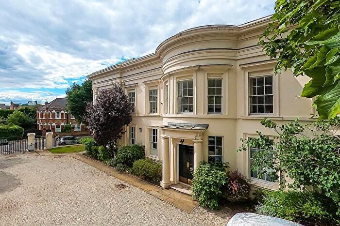 2 Bedroom Flat For Sale In The Shrubbery, Lavender Gardens, London, SW11