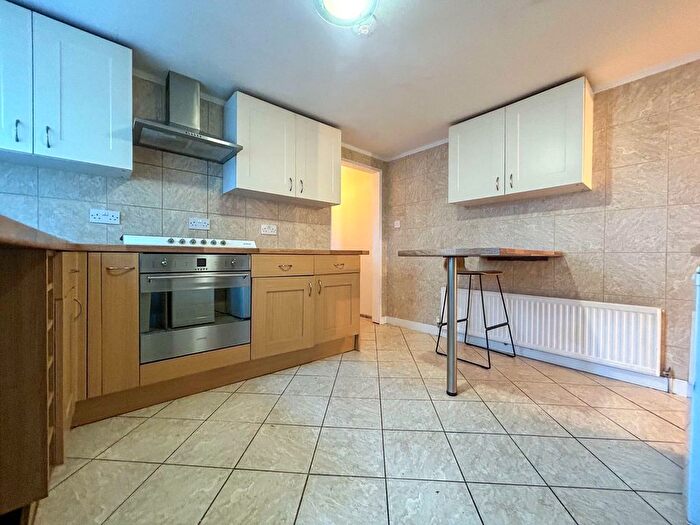 2 Bedroom Flat To Rent In Priory Avenue, High Wycombe, HP13