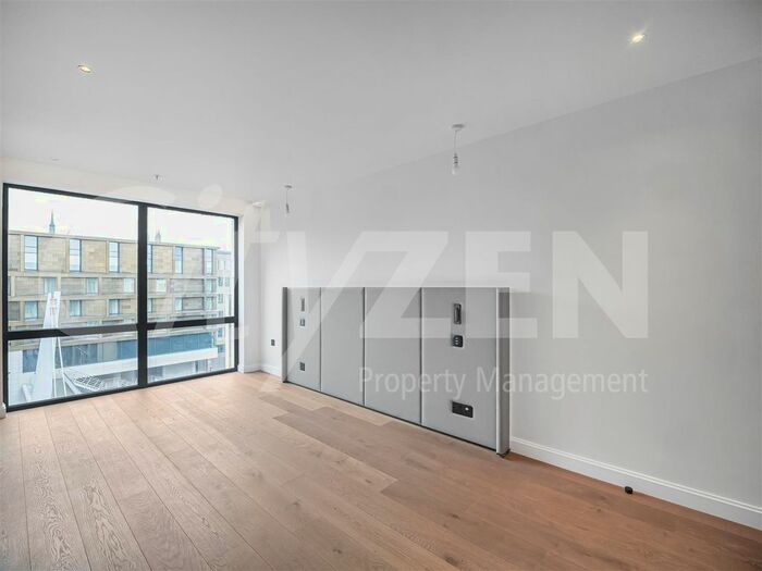 3 Bedroom Flat To Rent In Upper Thames Street, London, EC4V