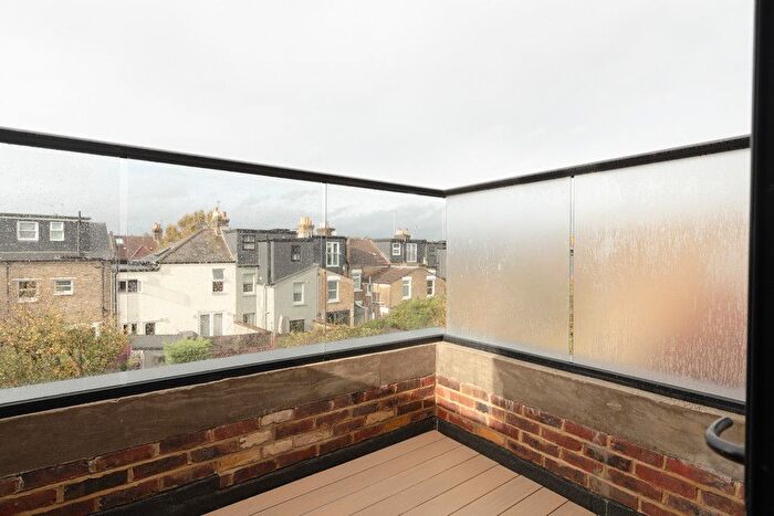 3 Bedroom Flat For Sale In Dunstans Road, East Dulwich, SE22