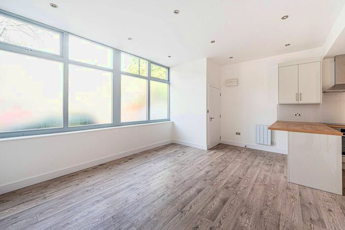 1 Bedroom Flat To Rent In Mill Lane, West Hampstead, London, NW6
