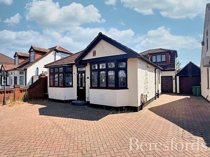 5 Bedroom Detached House For Sale In Ardleigh Green Road, Hornchurch, RM11