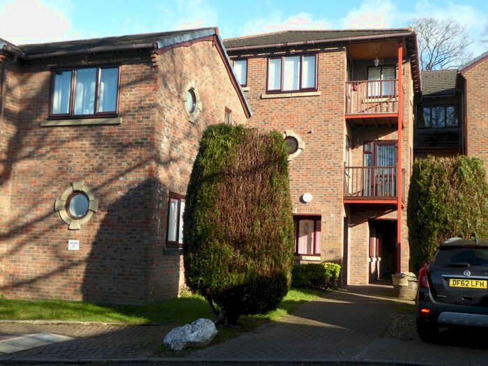 2 Bedroom Flat To Rent In Croft Avenue East, Bromborough CH62