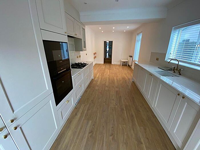 4 Bedroom Terraced House To Rent In Corporation Road, Grangetown, Cardiff, CF11