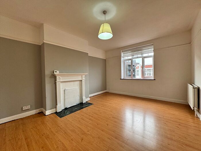 2 Bedroom Flat For Sale In Coombe Road, Croydon, CR0