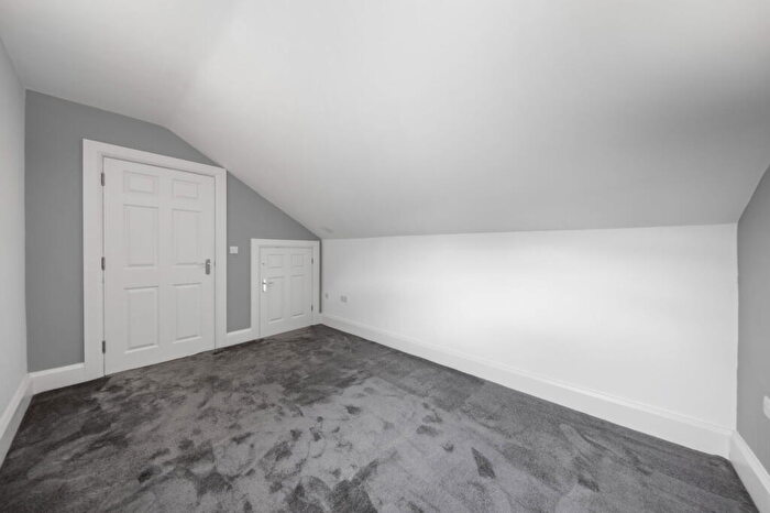 2 Bedroom Duplex For Sale In Matlock Green, Matlock, DE4