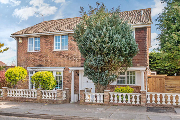 4 Bedroom Detached House For Sale In Conifer Close, Orpington, BR6