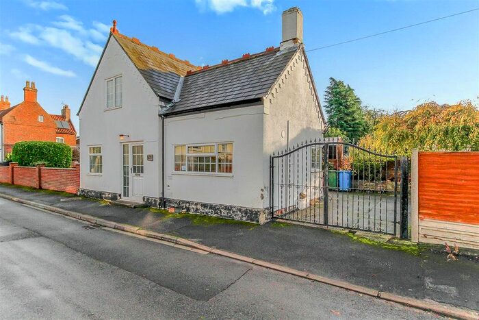 2 Bedroom Detached House For Sale In South Street, Bole, Retford DN22