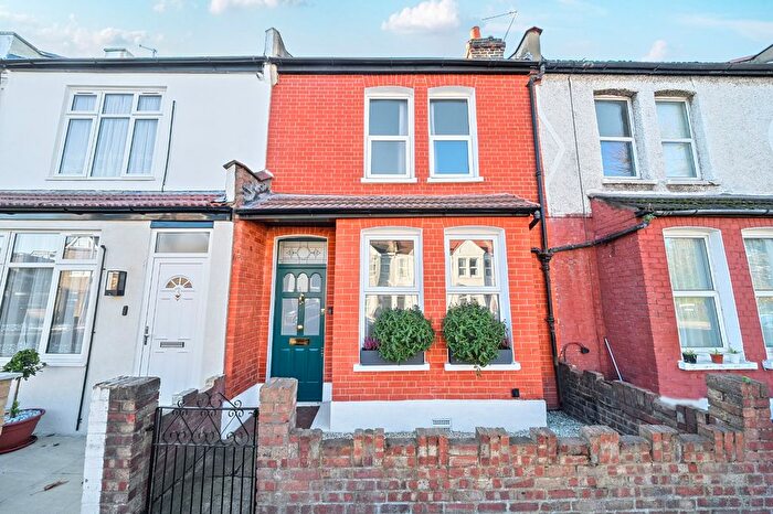3 Bedroom Terraced House For Sale In Blackshaw Road, London, SW17