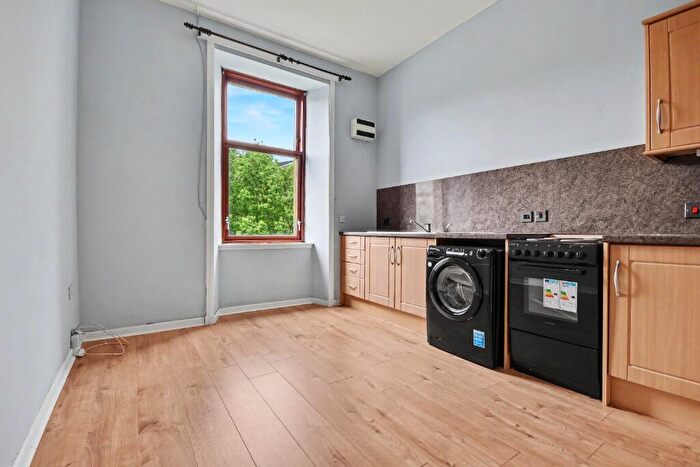 2 Bedroom Flat To Rent In Brachelston Street, Inverclyde, Greenock, PA16