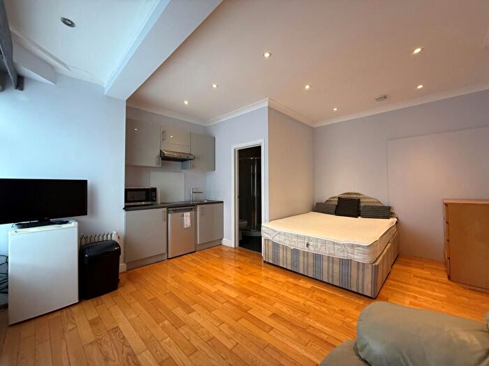 Studio For Sale In Upper Richmond Road, London, SW15