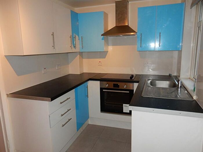 4 Bedroom Semi-Detached House To Rent In Kenilworth Avenue, Wishaw, ML2